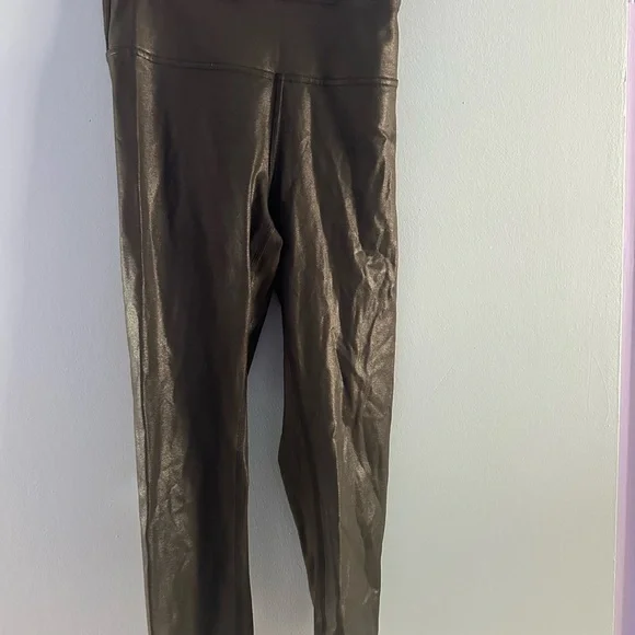Lululemon Women's Power Position S High Rise Crop
21" Matte Black Foil Size 4 - Picture 4 of 4